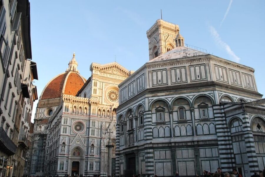 The Best Tour in Florence: Renaissance and Medici Tales - San Lorenzo: where the Medici story becomes real