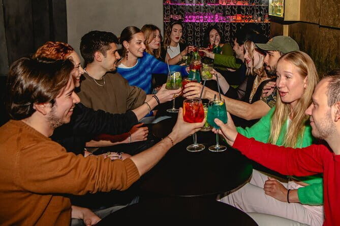Tipsy Tour: Guided Bar Crawl In Florence with Dark History - Entering The Night at 8pm: Route, Timing, and What to Expect