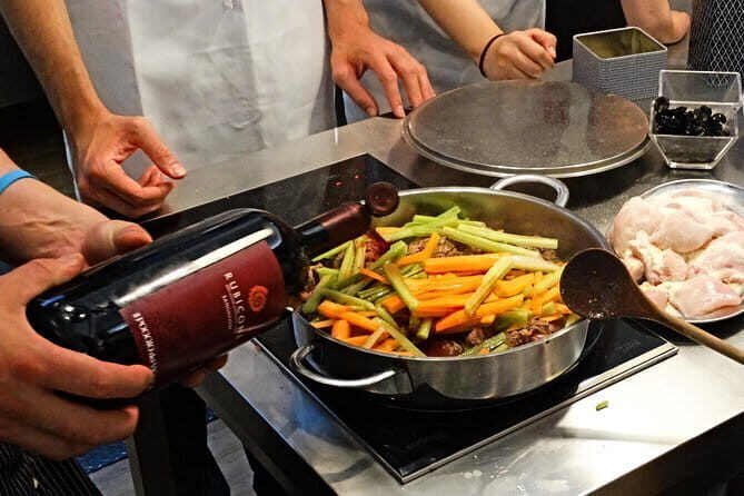 Tuscan Cooking Class and Dinner in Florence - Where the Evening Starts: Piazza Santa Trinita to the Cooking School