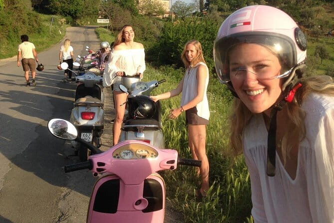 Tuscany Vespa Tour: Lunch & Wine Tasting, Countryside Roads - From Via dei Pandolfini to the Chianti hills: the day starts moving