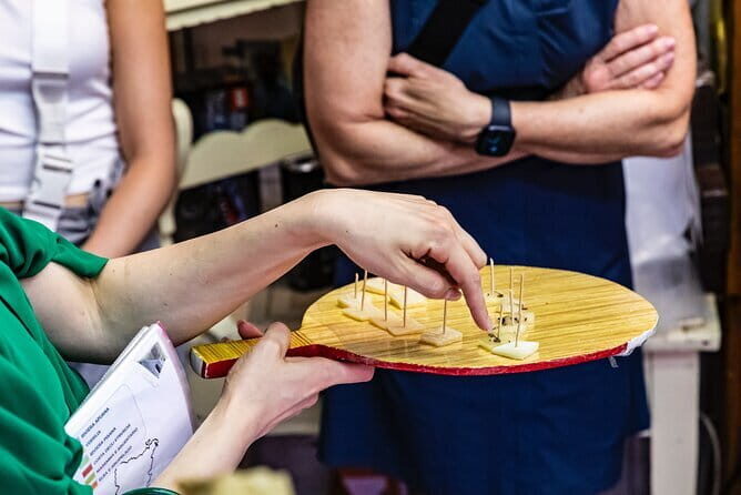 Winner 2025 Florence Sunset Food & Wine Tour by Eating Europe - Gelateria Artigianale La Sorbettiera: a 10-minute crash course on real gelato
